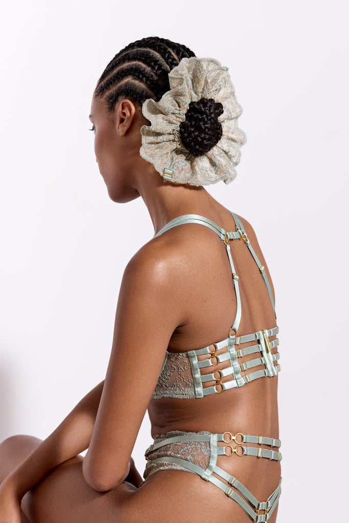 Cymatic Plunge Wire Bra